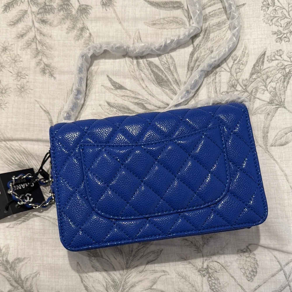 Royal blue CC style wallet on a chain - Picture 6 of 8